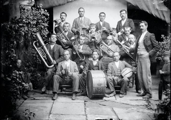 El maestro de capilla y su banda de música. (por Carlos Chaparro )